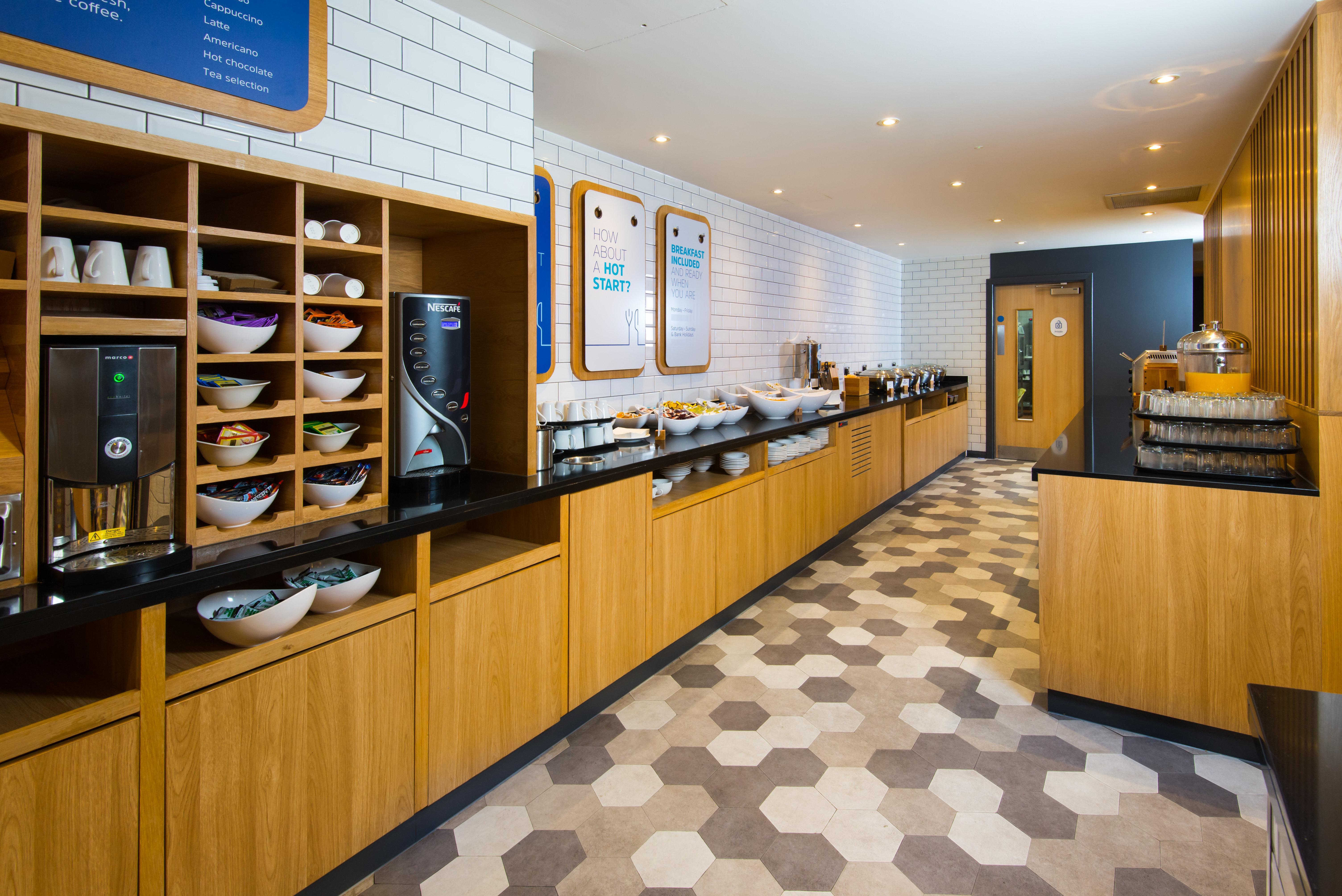 Holiday Inn Express London-Hammersmith By Ihg Bagian luar foto