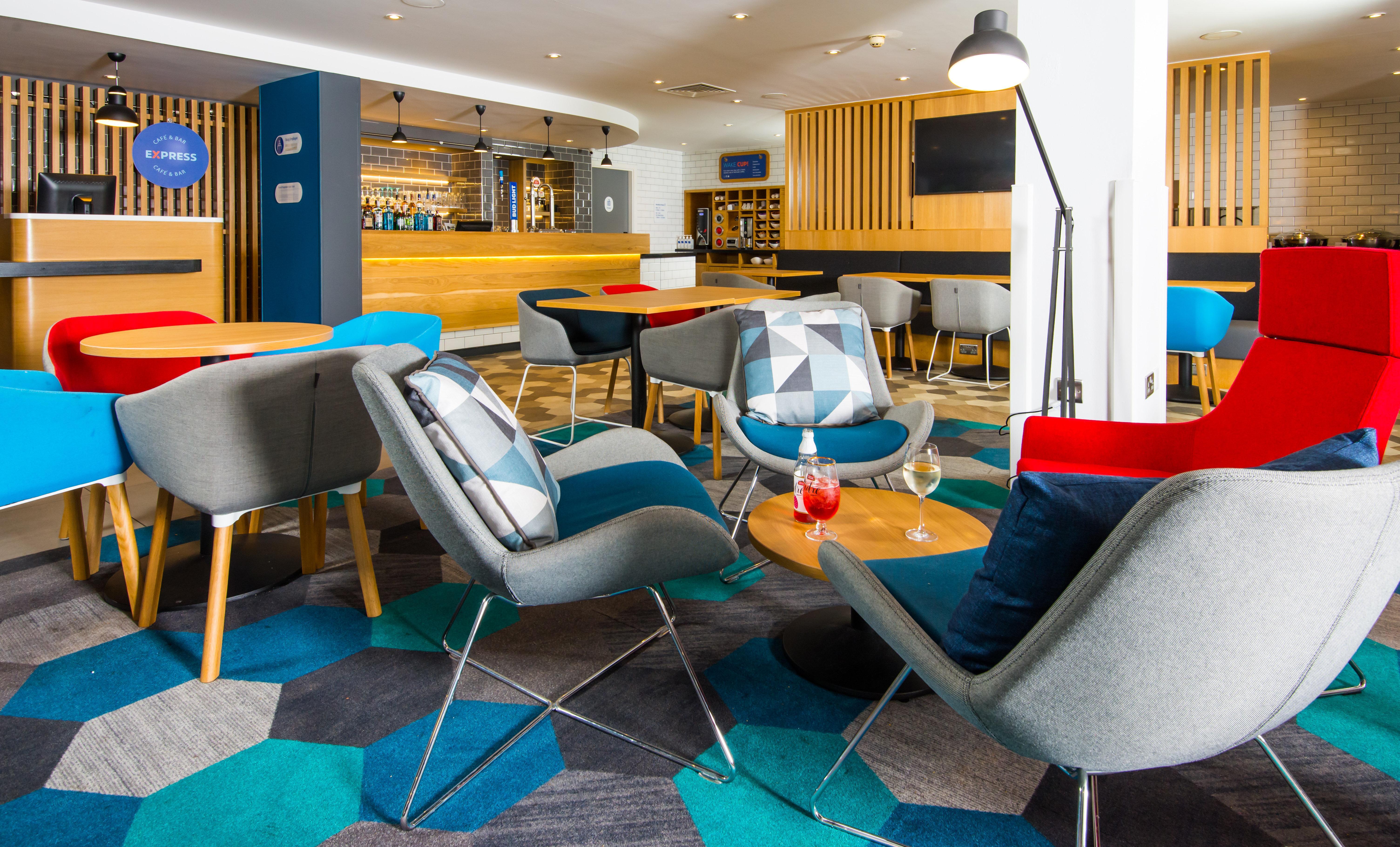 Holiday Inn Express London-Hammersmith By Ihg Bagian luar foto