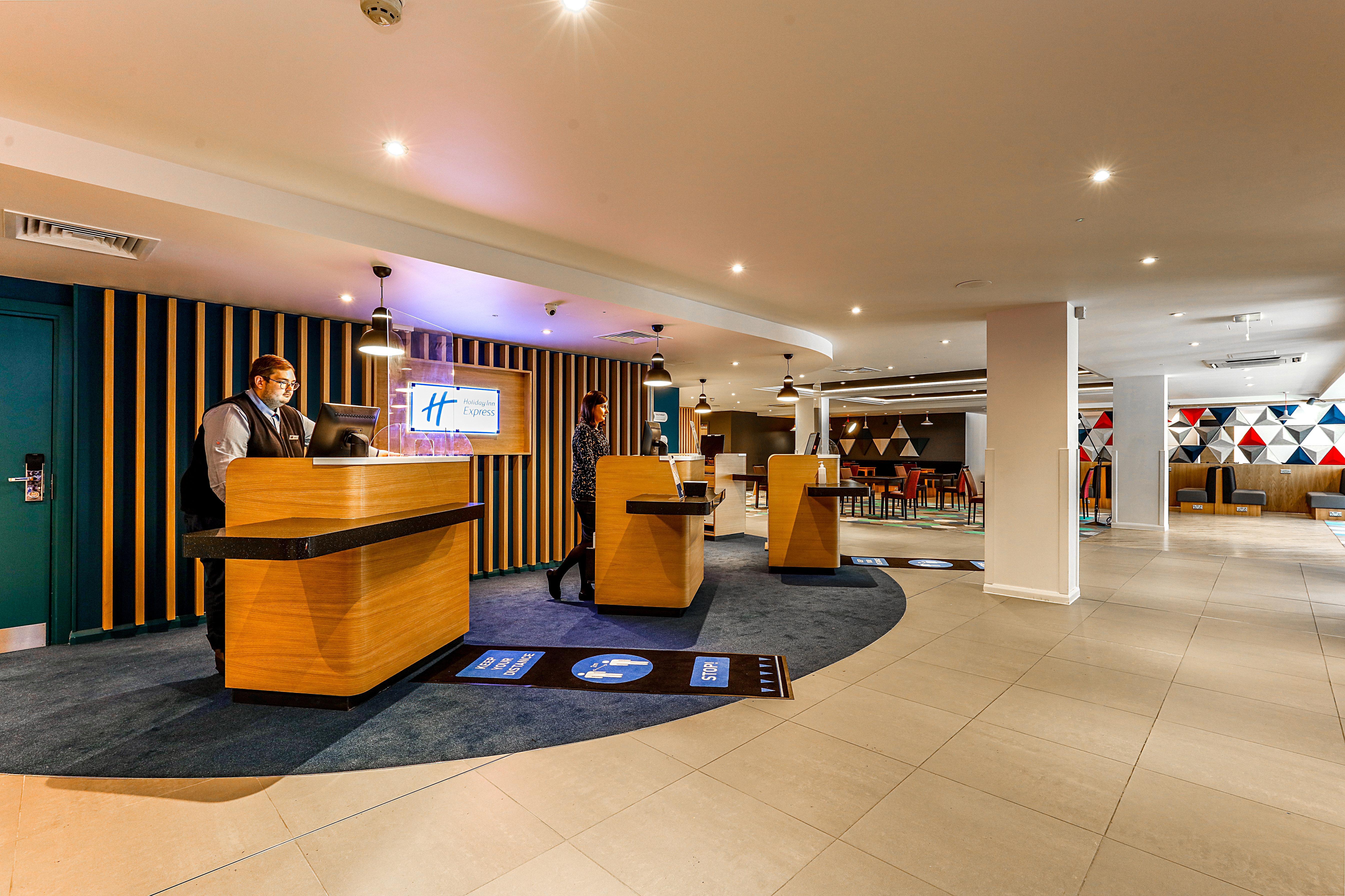 Holiday Inn Express London-Hammersmith By Ihg Bagian luar foto