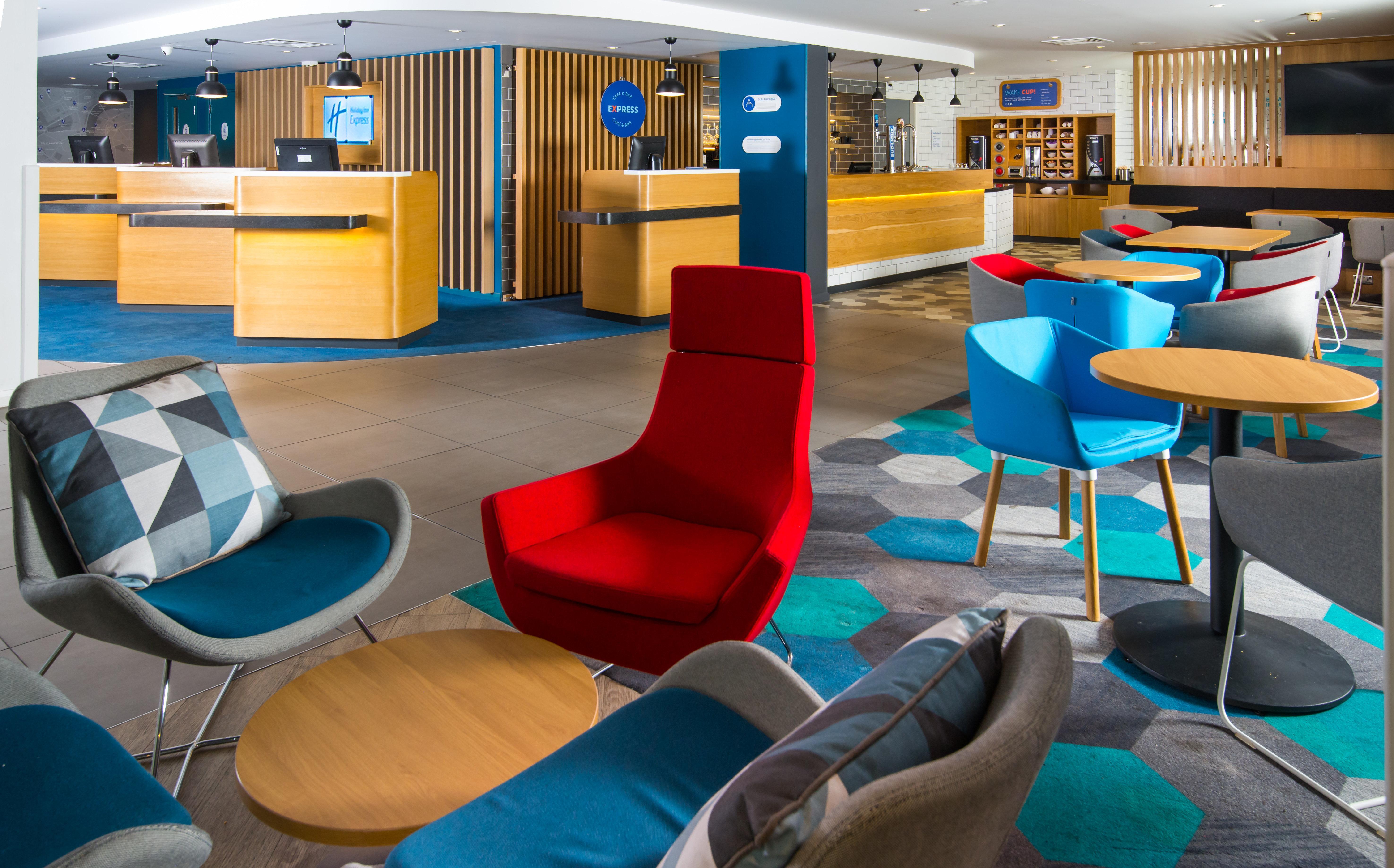 Holiday Inn Express London-Hammersmith By Ihg Bagian luar foto