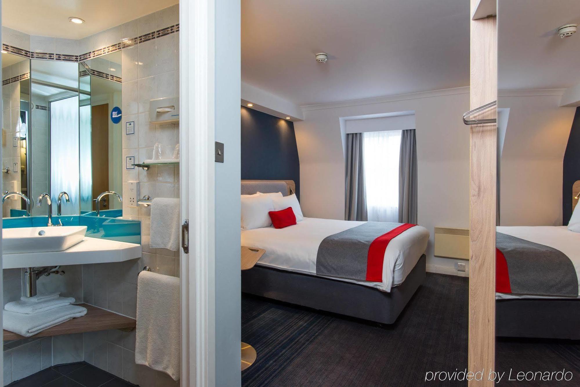 Holiday Inn Express London-Hammersmith By Ihg Bagian luar foto