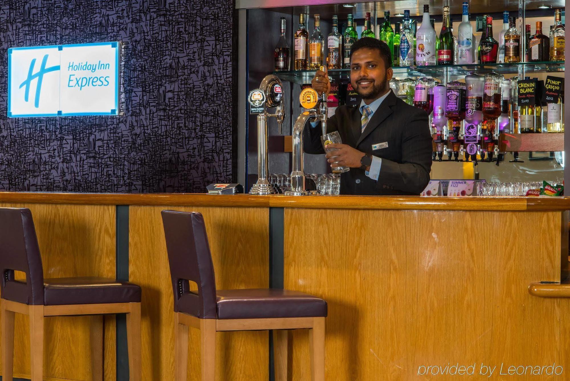 Holiday Inn Express London-Hammersmith By Ihg Bagian luar foto