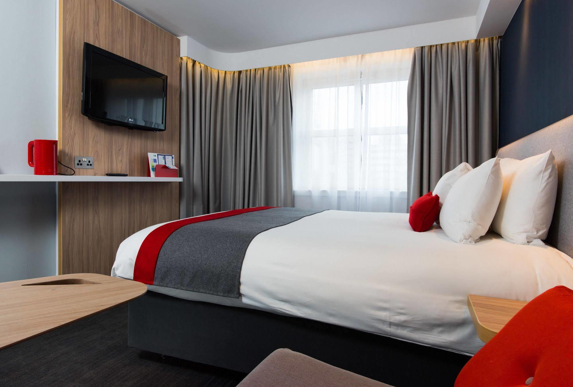 Holiday Inn Express London-Hammersmith By Ihg Bagian luar foto