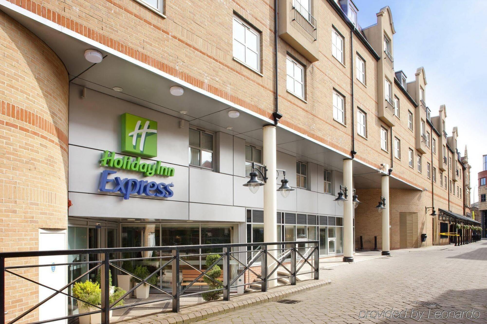 Holiday Inn Express London-Hammersmith By Ihg Bagian luar foto